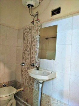 comfort inn hotel near mayurvihar metro1