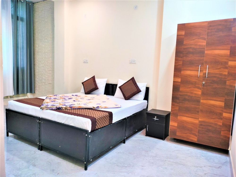 comfort inn hotel near mayurvihar metro1