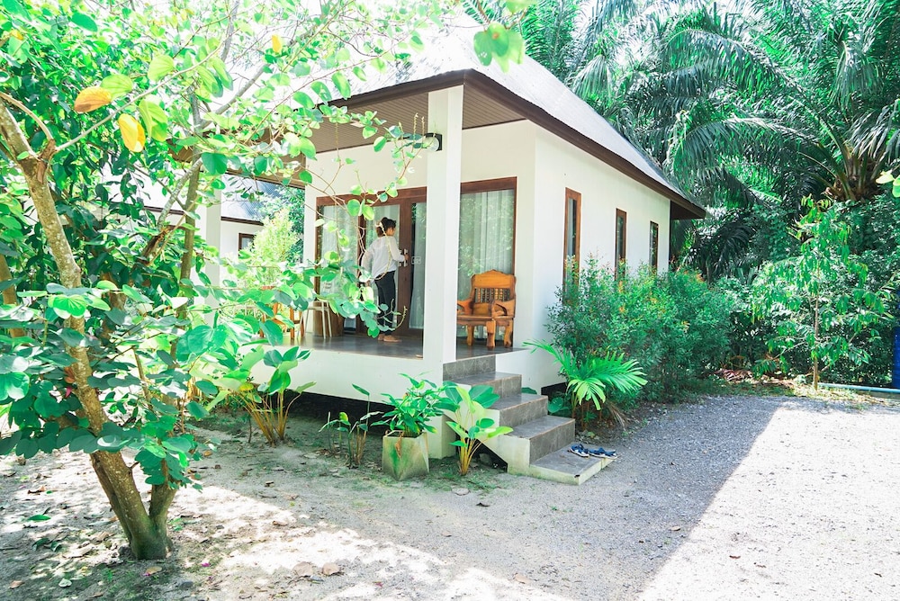 maliblue resort khanom