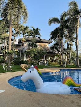 lets chill pool villa najomtien sattahip