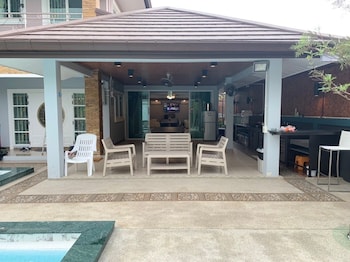 lets chill pool villa najomtien sattahip