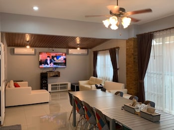 lets chill pool villa najomtien sattahip