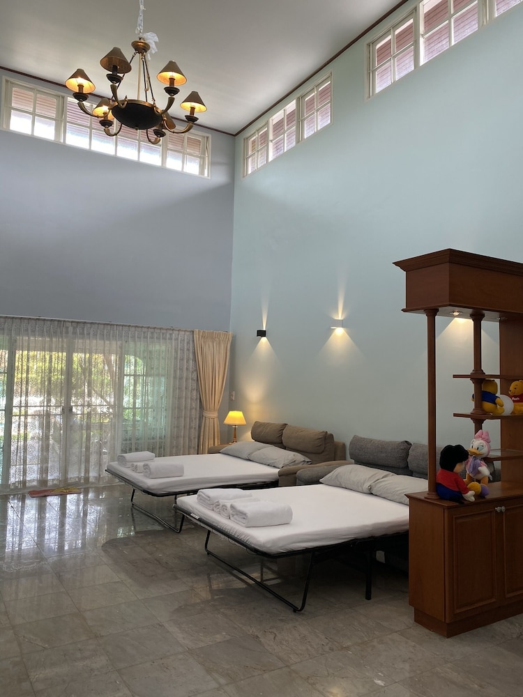 lets chill pool villa najomtien sattahip