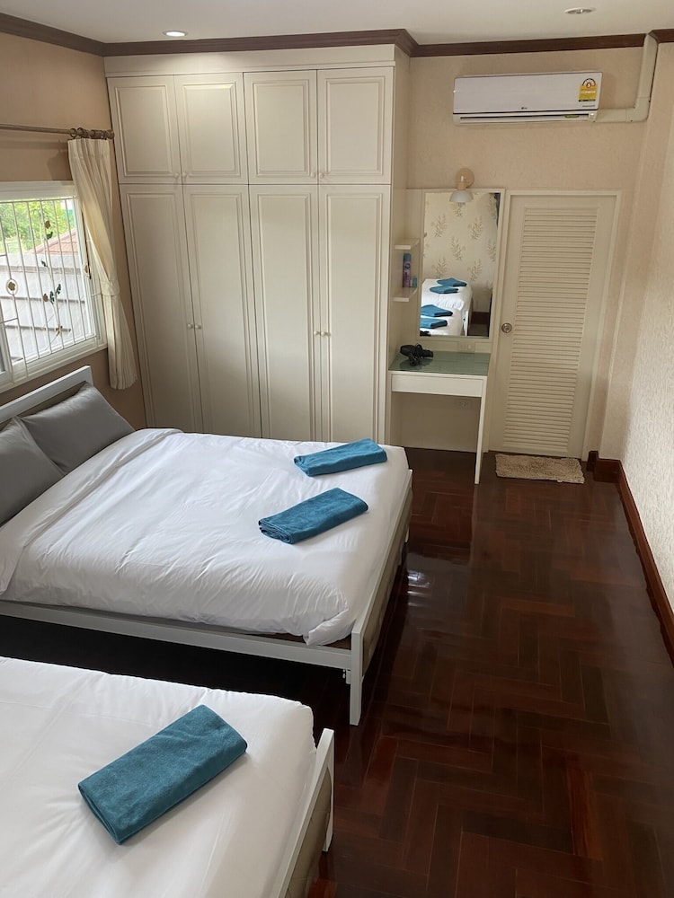 lets chill pool villa najomtien sattahip