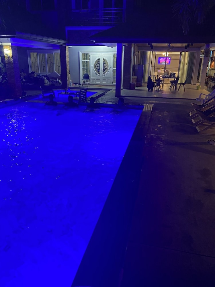 lets chill pool villa najomtien sattahip