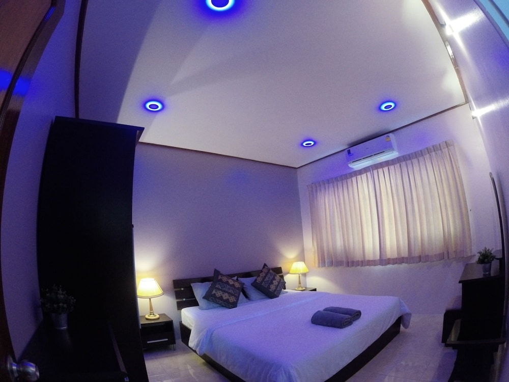 lets chill pool villa najomtien sattahip