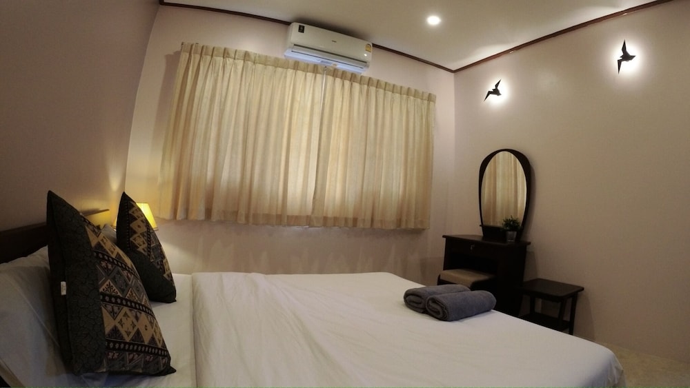 lets chill pool villa najomtien sattahip