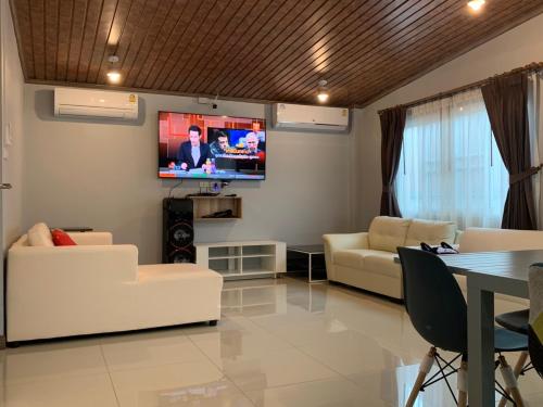 lets chill pool villa najomtien sattahip