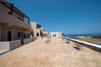 Moonlight Apartments & Suites,Megalochori>>Fira,3 star