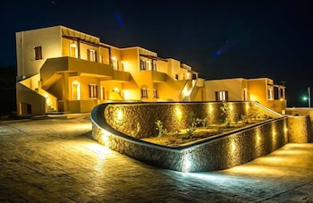 Moonlight Apartments & Suites,Megalochori>>Fira,3 star