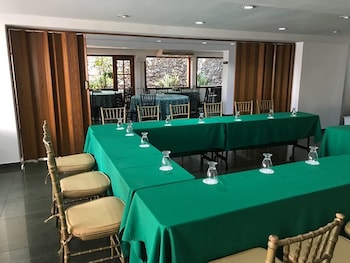 Hotel Casa Del Arbol,San Pedro Sula>>Puerto Cortes,3 star