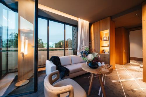 domaine reine margot paris issy mgallery collection