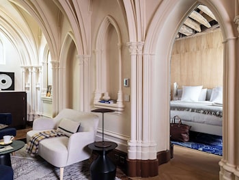 domaine reine margot paris issy mgallery collection