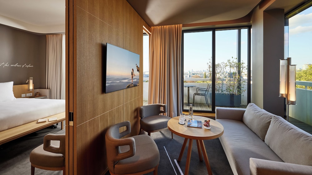 domaine reine margot paris issy mgallery collection