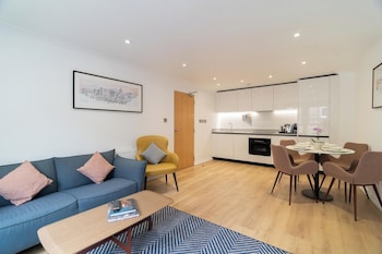 premier suites edinburgh fountain court