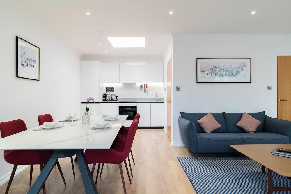 premier suites edinburgh fountain court