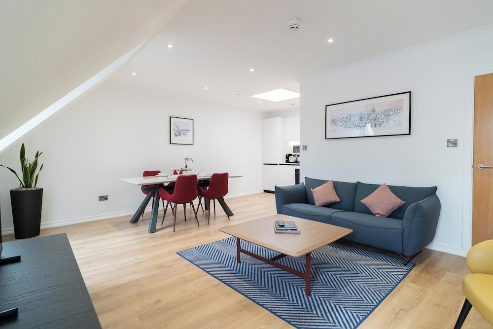 premier suites edinburgh fountain court