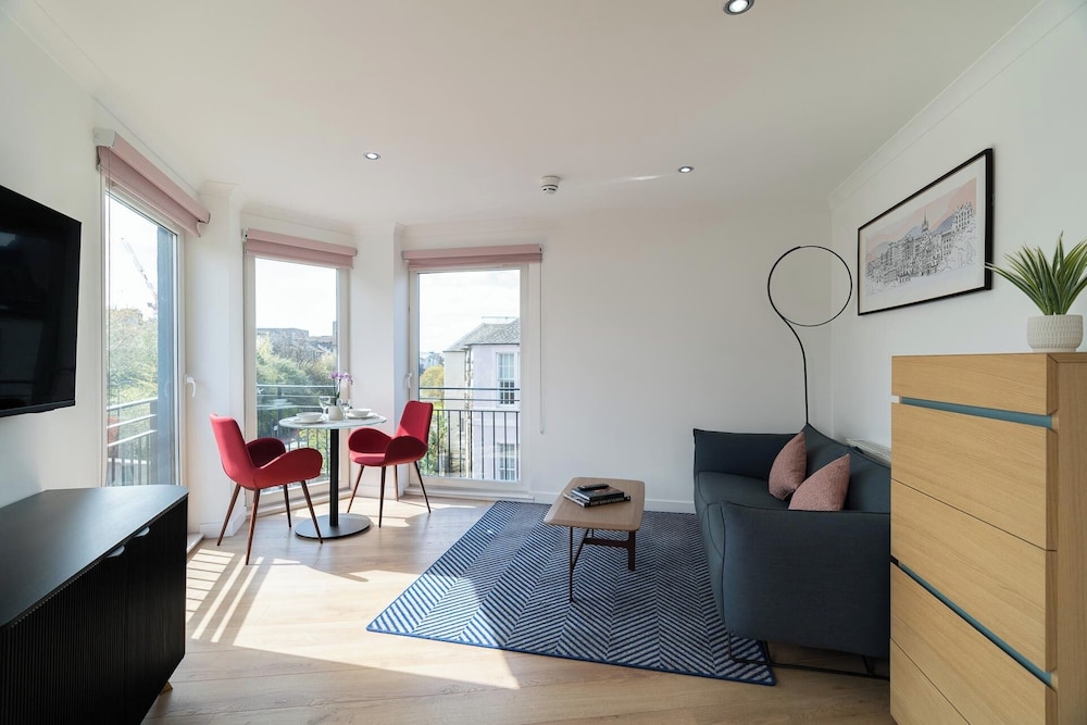 premier suites edinburgh fountain court