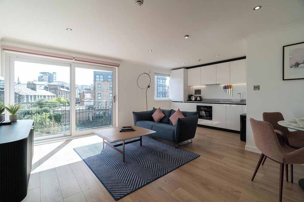 premier suites edinburgh fountain court