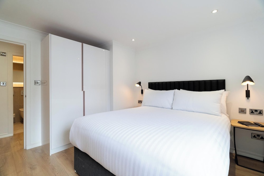 premier suites edinburgh fountain court