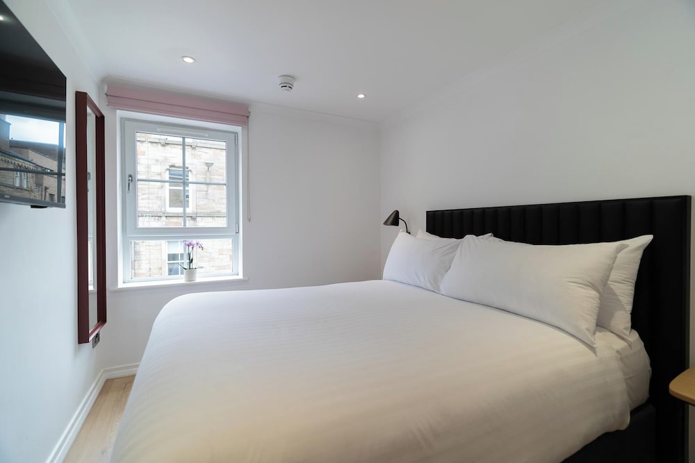 premier suites edinburgh fountain court