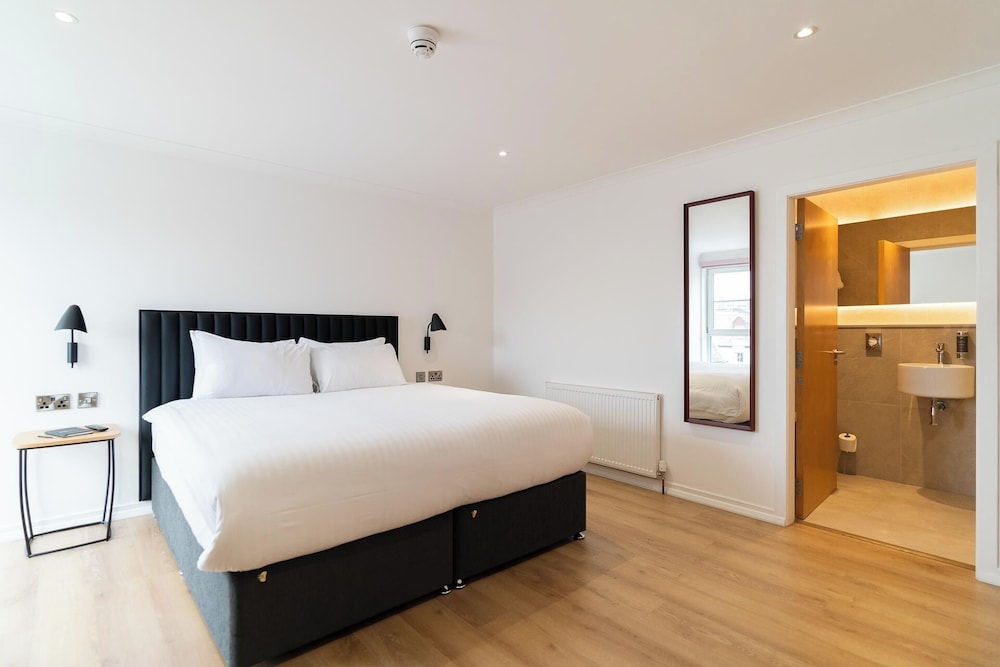 premier suites edinburgh fountain court