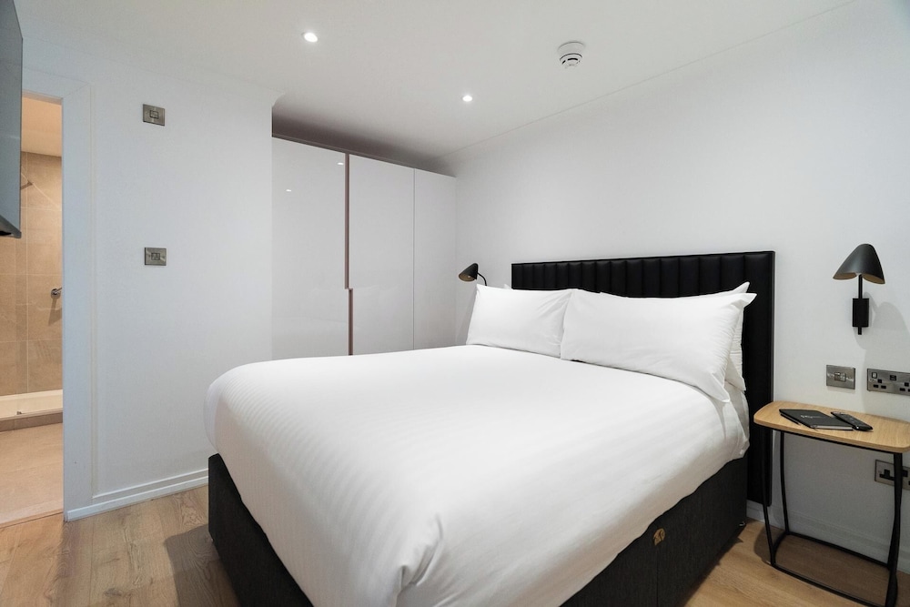 premier suites edinburgh fountain court
