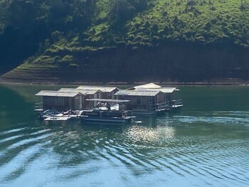 float inn