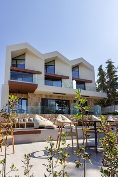 acro upscale residences