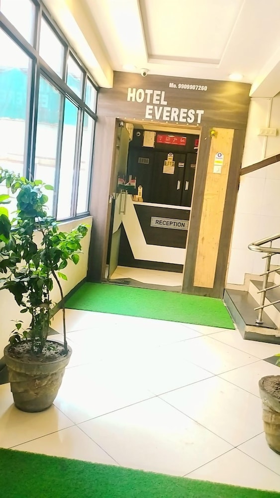 everest hotel