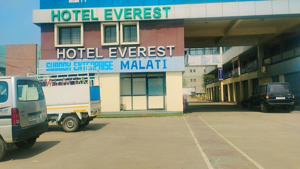 everest hotel