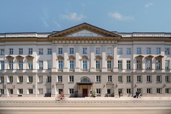 stradom house autograph collection