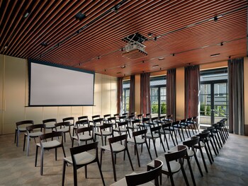 stradom house autograph collection