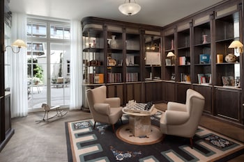 stradom house autograph collection