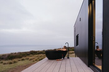 cabn kangaroo island ocean view private off grid luxury accommodation