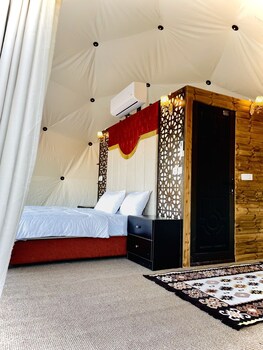 shaheen luxury camp