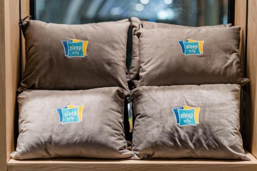 sleep n fly sleep lounge and showers north node transit only