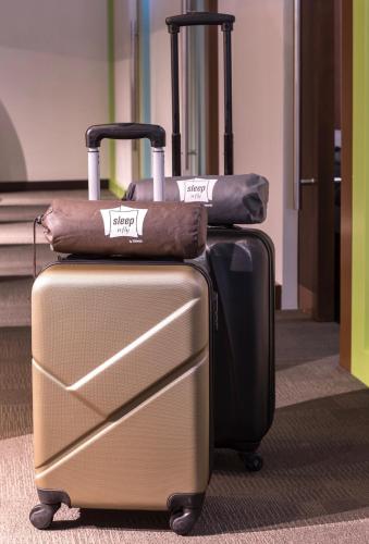 sleep n fly sleep lounge and showers north node transit only