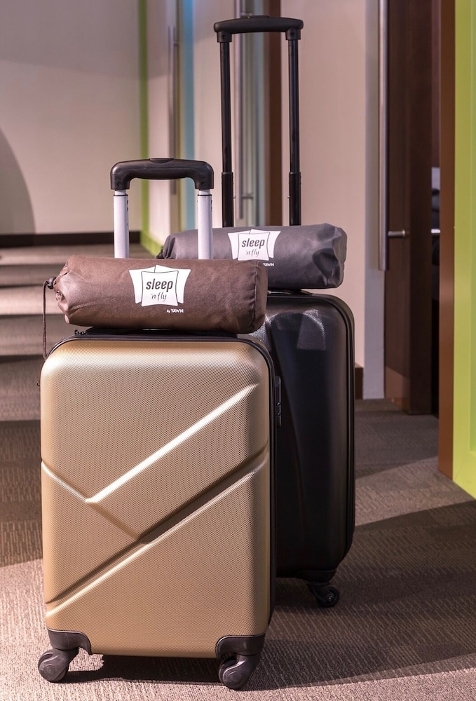 sleep n fly sleep lounge and showers north node transit only