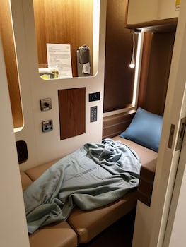 sleep n fly sleep lounge and showers north node transit only