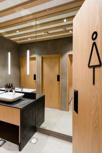 sleep n fly sleep lounge and showers north node transit only