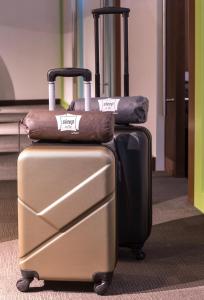 sleep n fly sleep lounge and showers north node transit only