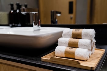 sleep n fly sleep lounge and showers b gates terminal 3 transit only