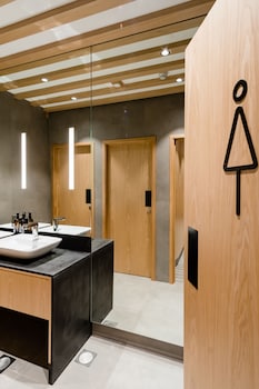 sleep n fly sleep lounge and showers b gates terminal 3 transit only