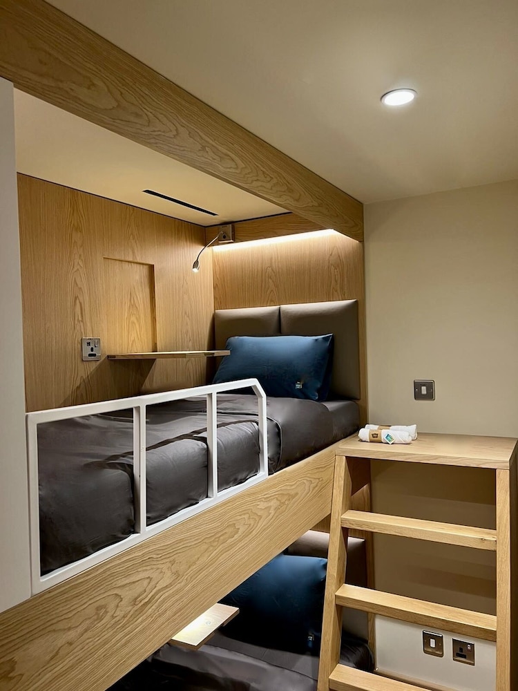 sleep n fly sleep lounge and showers b gates terminal 3 transit only