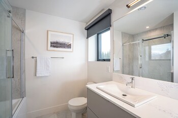 qs hideaway by revelstoke vacations