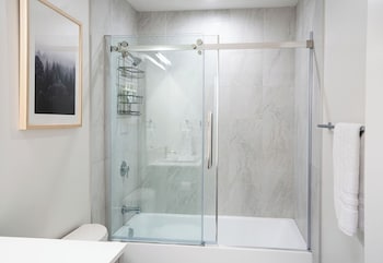 qs hideaway by revelstoke vacations