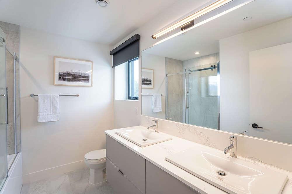 qs hideaway by revelstoke vacations