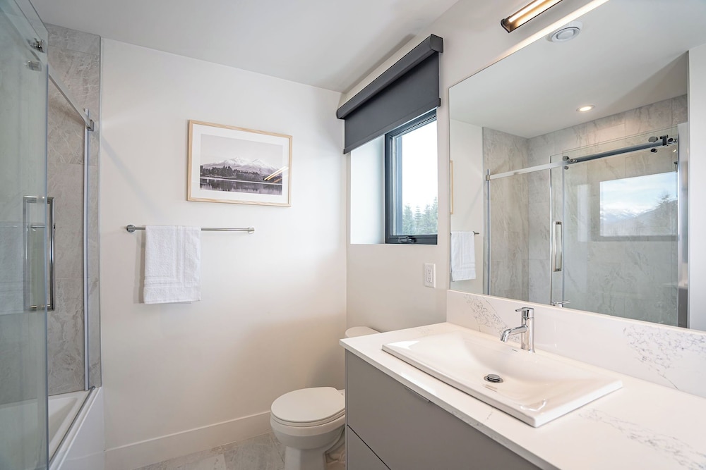 qs hideaway by revelstoke vacations