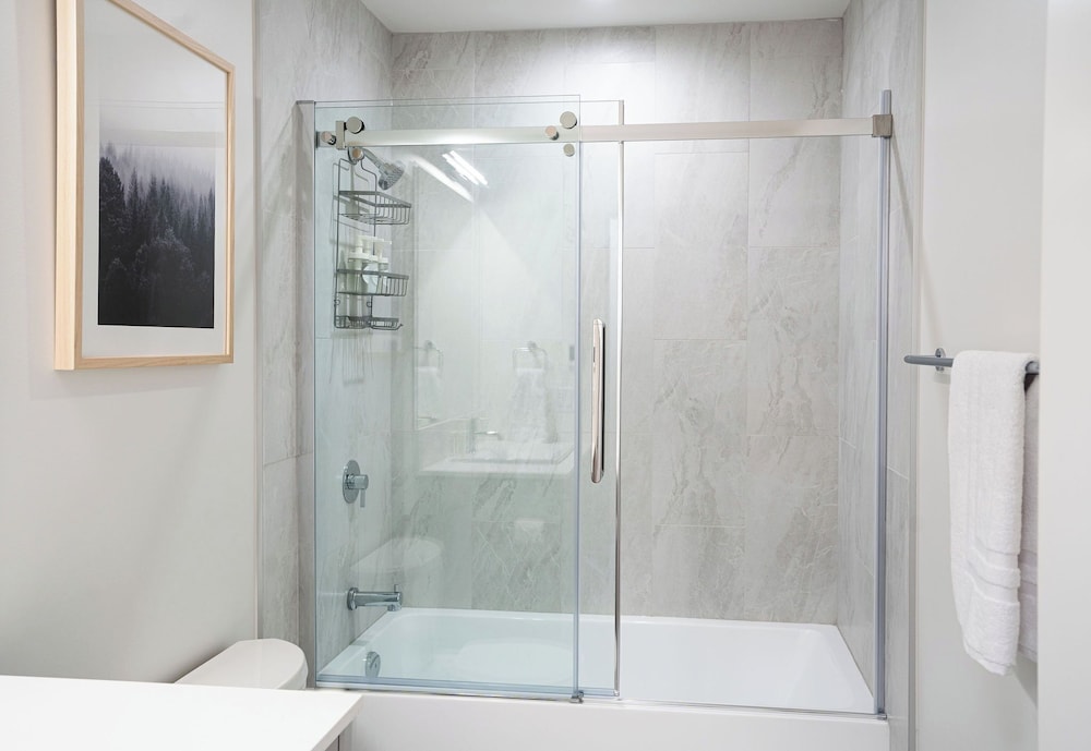 qs hideaway by revelstoke vacations